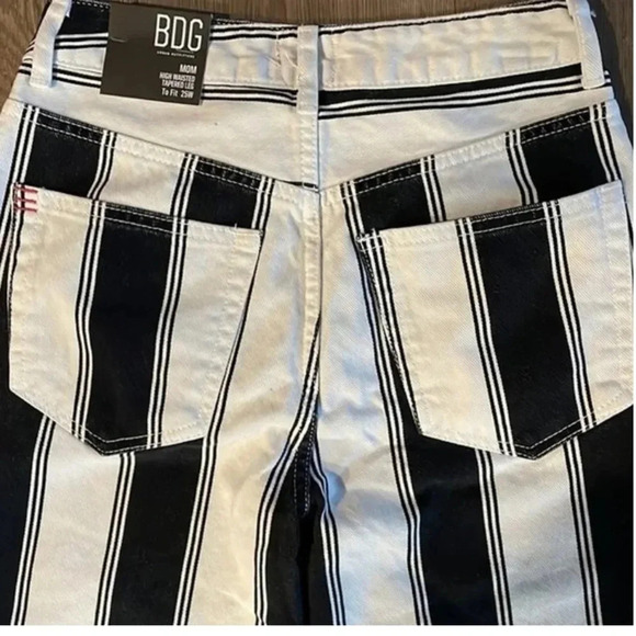 Urban Outfitters BDG Mom High Waisted Jeans 26 - Picture 13 of 16